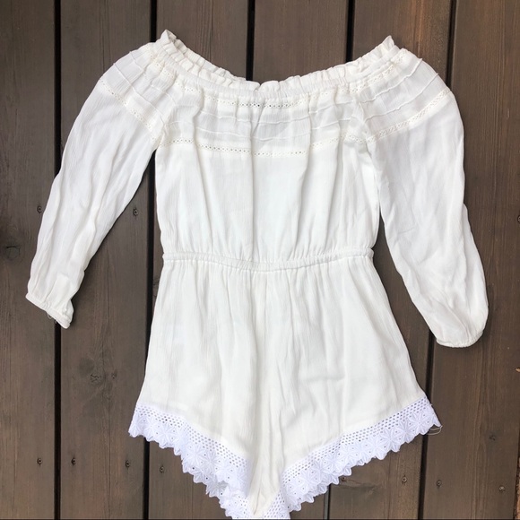 ‼️SOLD‼️ off the shoulder romper - Picture 3 of 4